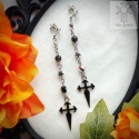 Kolczyki Dagger Cross obsydian srebrzysty krzyże gwiazdy stal