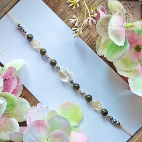 Choker Kotek piryt gwiazdy makrama kamienie