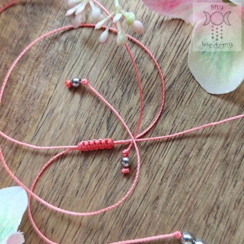 Choker Kotek rodonit gwiazdy makrama kamienie