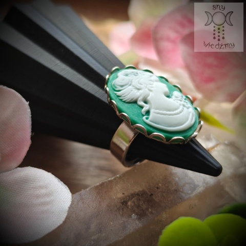 Pierścionek Classic Cameo Kamea zielono biała