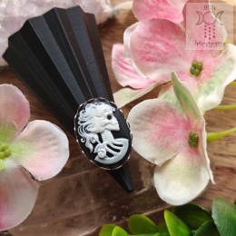 Pierścionek Skeleton Cameo Kamea czarno biała