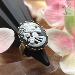 Pierścionek Skeleton Cameo Kamea czarno biała