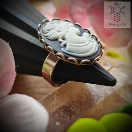 Pierścionek Classic Cameo Kamea czarno biała