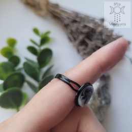 Delikatny pierścionek Kamea Black gray cameo