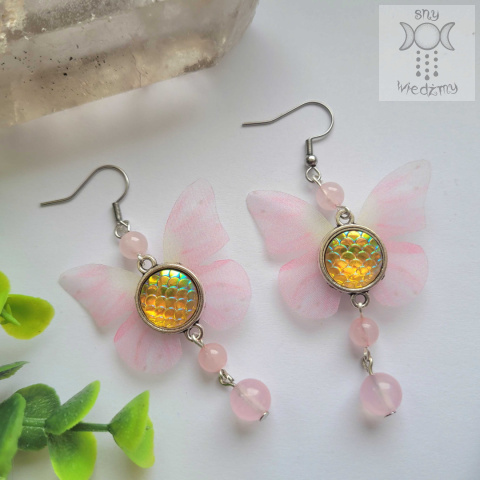 Kolczyki Motylki blady róż Fairy alternative witchy jadeit kwarc różowy Kolczyki Motylki blady róż Fairy alternative witchy jadeit kwarc różowy