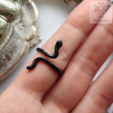 Pierścionek Snake Slim czarny wąż