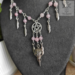 Naszyjnik Krucze Czaszki kwarc różowy hematyt pentagram pentakl pióra witch