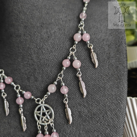 Naszyjnik Krucze Czaszki kwarc różowy hematyt pentagram pentakl pióra witch Naszyjnik Krucze Czaszki kwarc różowy hematyt pentagram pentakl pióra witch