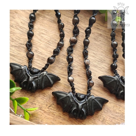 Makramowy naszyjnik nietoperz obsydian onyks makrama halloween
