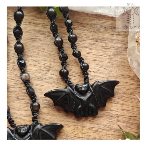 Makramowy naszyjnik nietoperz obsydian onyks makrama halloween