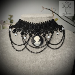 Kolia Lace Cameo kamea kryształki koronka łańcuszki
