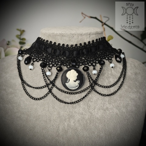 Kolia Lace Cameo kamea kryształki koronka łańcuszki