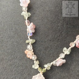 Makramowy naszyjnik Kwitnący kwiaty kwarc różowy