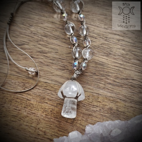 Naszyjnik Grzybek kryształ górski makrama