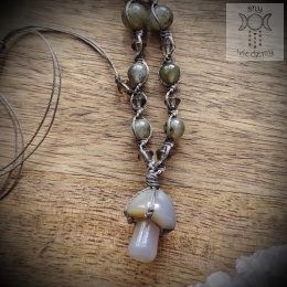 Naszyjnik Grzybek agat szary labradoryt makrama jesieniara