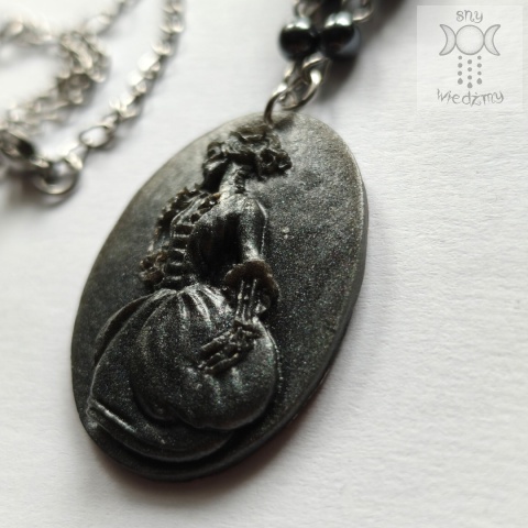 Naszyjnik Necro Cameo dama hematyt kamea Halloween