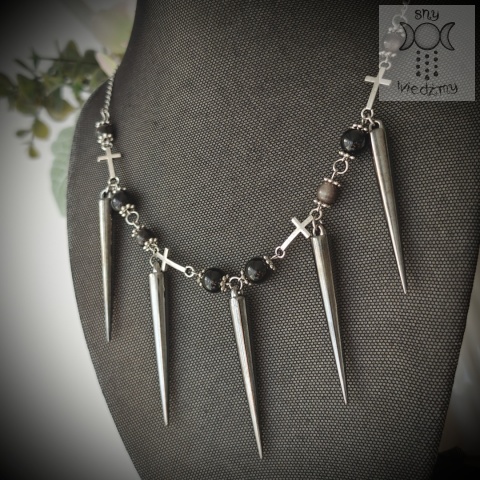 Naszyjnik Spike Cross obsydian srebrzysty krzyże kolce