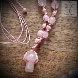 Naszyjnik Grzybek kwarc różowy makrama jesieniara