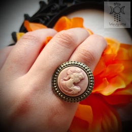 Pierścionek Pink Rose Cameo okrągły brąz