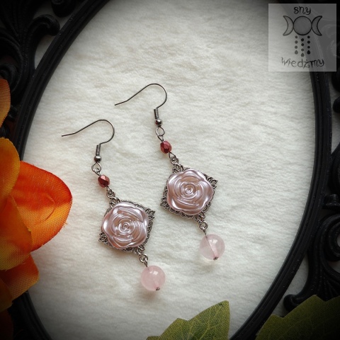 Kolczyki Pastel Roses pink alternative witchy kwarc różowy
