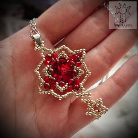 Naszyjnik Lonely Star czerwony beading goth gothic gwiazda