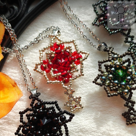 Naszyjnik Lonely Star czerwony beading goth gothic gwiazda