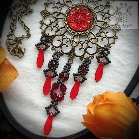 Naszyjnik Red Rosette koraliki goth gothic victorian beading