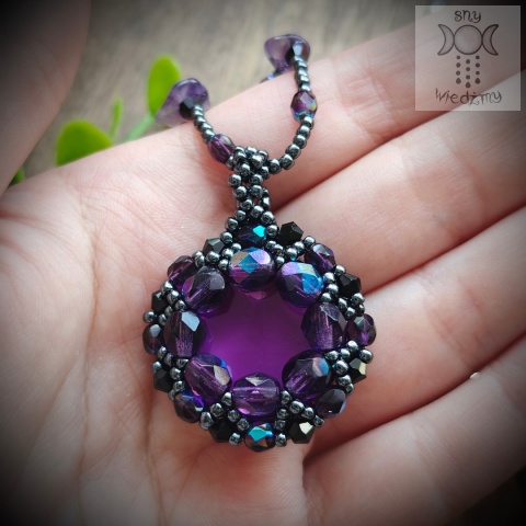 Naszyjnik Velvet Luna ametyst ciemny fioletowy księżyc beading